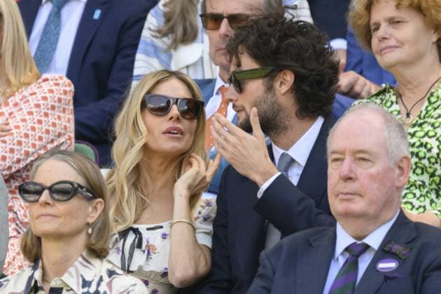 Wimbledon Tennis Championships - Day 9 LONDON, UNITED KINGDOM - July 8: Sienna Miller and Oli Green watch tennis from the Royal Box during the ninth day of the 2025 Wimbledon Championships at The All England Lawn Tennis and Croquet Club in Wimbledon on July 8, 2025, in London, England Ray Tang Anadolu London United Kingdom. Editorial use only. Please get in touch for any other usage.  Copyright: x2025xAnadoluxRayxTangx