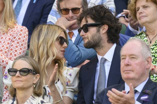 Wimbledon Tennis Championships - Day 9 LONDON, UNITED KINGDOM - July 8: Sienna Miller and Oli Green watch tennis from the Royal Box during the ninth day of the 2025 Wimbledon Championships at The All England Lawn Tennis and Croquet Club in Wimbledon on July 8, 2025, in London, England Ray Tang Anadolu London United Kingdom. Editorial use only. Please get in touch for any other usage.  Copyright: x2025xAnadoluxRayxTangx