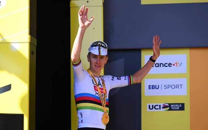 Tour de France 2025 Stage 4 ROUEN, FRANCE - JULY 08 : Pogacar Tadej (SLO) of UAE Team Emirates pictured during the podium ceremony of stage 4 of the 112th edition of Tour de France an UCI World Tour 2.UWT cycling road race stage for Men Elite of 173 km with start in Amiens Metropole and finish in Rouen on July 8, 2025 in Rouen, France, 08 07 2025 ( Motordriver Kenny Verfaillie - Rouen France  Copyright: xVincentxKalutx