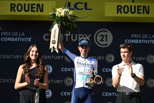 Tour de France 2025 Stage 4 ROUEN, FRANCE - JULY 08 : Martinez Lenny (FRA) of Bahrain - Victorious pictured with the combativity prize during the podium ceremony of stage 4 of the 112th edition of Tour de France an UCI World Tour 2.UWT cycling road race stage for Men Elite of 173 km with start in Amiens Metropole and finish in Rouen on July 8, 2025 in Rouen, France, 08 07 2025 ( Motordriver Kenny Verfaillie - Rouen France  Copyright: xVincentxKalutx
