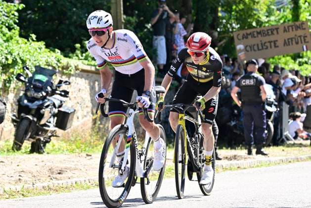 Tour de France 2025 Stage 4 ROUEN, FRANCE - JULY 08 : Pogacar Tadej (SLO) of UAE Team Emirates, Vingegaard Jonas (DEN) of Team Visma Lease a Bike during stage 4 of the 112th edition of Tour de France an UCI World Tour 2.UWT cycling road race stage for Men Elite of 173 km with start in Amiens Metropole and finish in Rouen on July 8, 2025 in Rouen, France, 08 07 2025 ( Motordriver Kenny Verfaillie - Rouen France  Copyright: xJanxDexMeuleneirx
