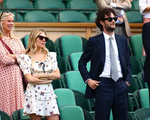 Sienna Miller and Oli Green in the Royal Box on Centre Court Wimbledon Tennis Championships, Day 9, The All England Lawn Tennis and Croquet Club, London, UK - 08 Jul 2025London The All England Lawn Tennis and United Kingdom  Copyright: xJamesxMarsh Shutterstockx 15389336eu