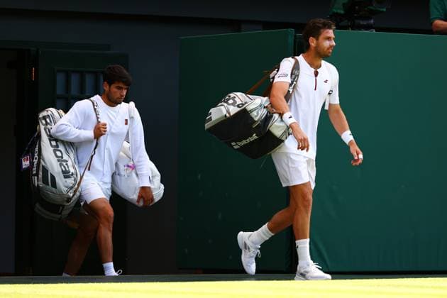Carlos Alcaraz and Cameron Norrie walk onto court ahead of their quarter final match Wimbledon Tennis Championships, Day 9, The All England Lawn Tennis and Croquet Club, London, UK - 08 Jul 2025London The All England Lawn Tennis and United Kingdom  Copyright: xJamesxMarsh Shutterstockx 15389336fj