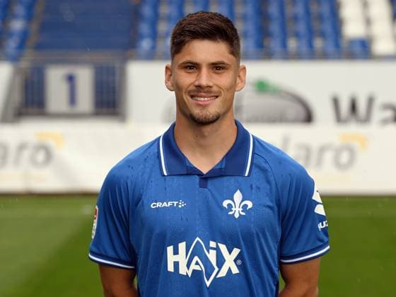 08 07 2025, xjhx, Football 2 Bundesliga, SV Darmstadt 98 photo appointment season 2025 26, Leon Klassen SV Darmstadt 98 2 BL portrait appointment 2025 2026 Darmstadt