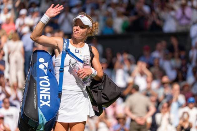 2025-07-08 Wimbledon 2025 LONDON, ENGLAND - JULY 8: Laura Siegemund of Germany, Saying goodbye to Centre Court during Wimbledon 2025 at All England Lawn Tennis & Croquet Club on July 8, 2025 in London, England. London All England Lawn Tennis & Croquet Club England Content not available for redistribution in The Netherlands directly or indirectly through any third parties. Copyright: xMarleenxFouchierx