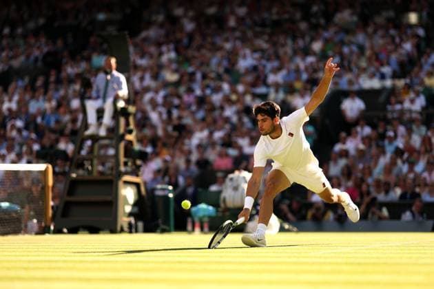 Carlos Alcaraz during his quarter final match Wimbledon Tennis Championships, Day 9, The All England Lawn Tennis and Croquet Club, London, UK - 08 Jul 2025London The All England Lawn Tennis and United Kingdom  Copyright: xEllaxLing Shutterstockx 15389337do