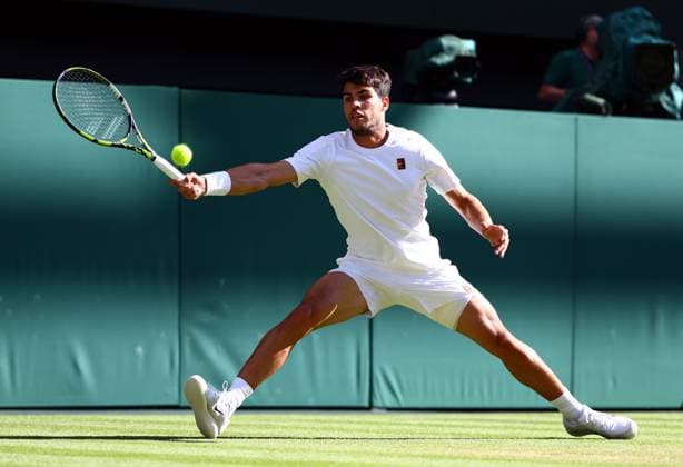 Carlos Alcaraz during his quarter final match Wimbledon Tennis Championships, Day 9, The All England Lawn Tennis and Croquet Club, London, UK - 08 Jul 2025London The All England Lawn Tennis and United Kingdom  Copyright: xJamesxMarsh Shutterstockx 15389336fr