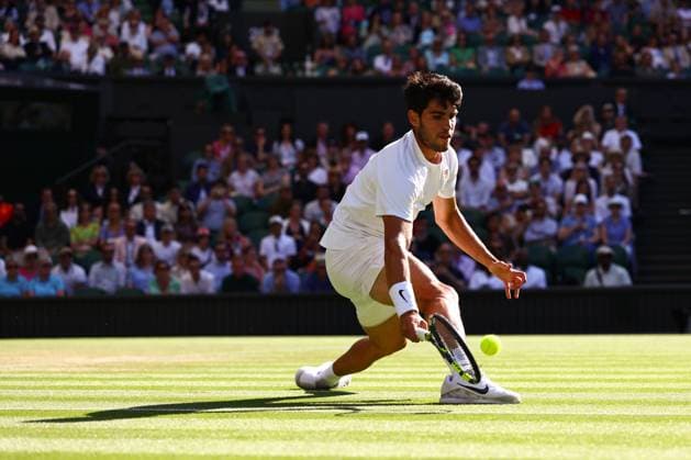Carlos Alcaraz during his quarter final match Wimbledon Tennis Championships, Day 9, The All England Lawn Tennis and Croquet Club, London, UK - 08 Jul 2025London The All England Lawn Tennis and United Kingdom  Copyright: xJamesxMarsh Shutterstockx 15389336fz