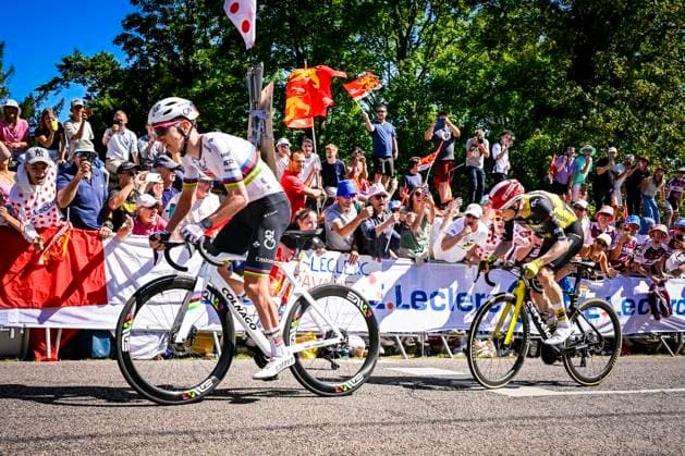 Tour de France 2025 Stage 4 ROUEN, FRANCE - JULY 08 : Pogacar Tadej (SLO) of UAE Team Emirates - XRG and Vingegaard Jonas (DEN) of Team Visma - Lease a Bike during stage 4 of the 112th edition of Tour de France an UCI World Tour 2.UWT cycling road race stage for Men Elite of 173 km with start in Amiens Metropole and finish in Rouen on July 8, 2025 in Rouen, France, 08 07 2025 ( Motordriver Kenny Verfaillie - Rouen France  Copyright: xJanxDexMeuleneirx