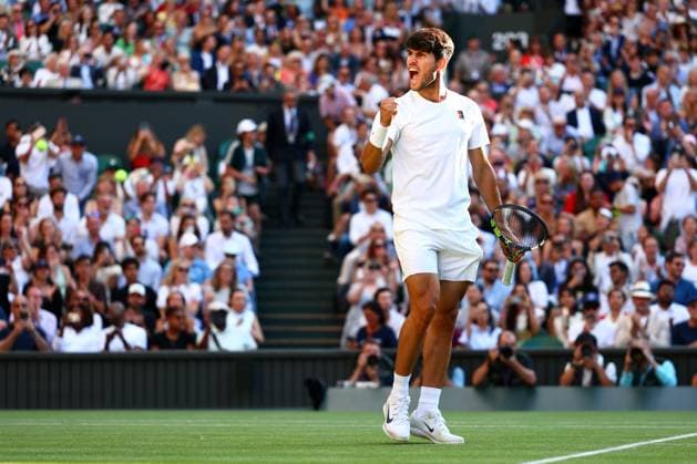 Carlos Alcaraz celebrates victory in his quarter final match Wimbledon Tennis Championships, Day 9, The All England Lawn Tennis and Croquet Club, London, UK - 08 Jul 2025London The All England Lawn Tennis and United Kingdom  Copyright: xJamesxMarsh Shutterstockx 15389336gv