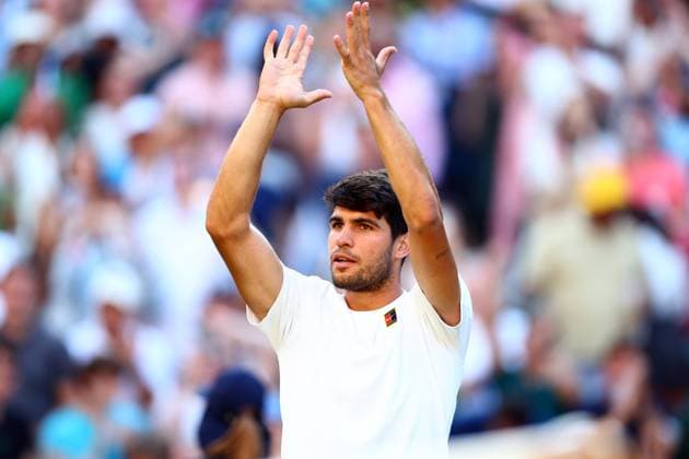 Carlos Alcaraz celebrates victory in his quarter final match Wimbledon Tennis Championships, Day 9, The All England Lawn Tennis and Croquet Club, London, UK - 08 Jul 2025London The All England Lawn Tennis and United Kingdom  Copyright: xJamesxMarsh Shutterstockx 15389336hb