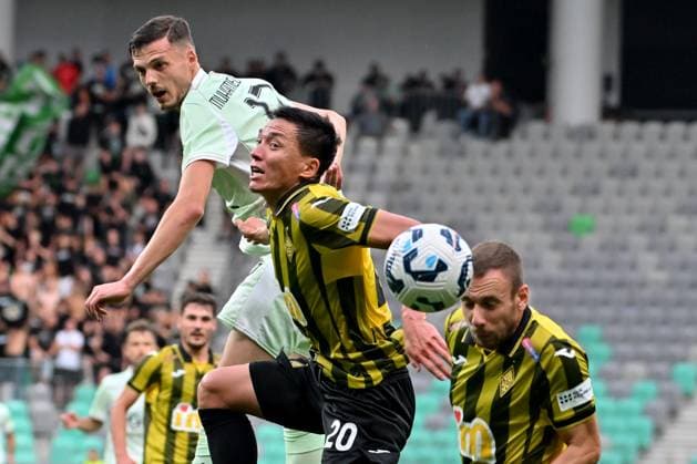Ljubljana, Slovenia, July 8th 2025: Ahmet Muhamedbegovic of Olimpija Ljubljana (L) in action against Yerkin Tapalov of Kairat Almaty (C) during the UEFA Champions League, First qualifying round, 1st leg, match between Olimpija Ljubljana and Kairat Almaty at Stadium Stozice, Ljubljana, Slovenia. (Igor Kupljenik SPP) Copyright: xIgorxKupljenikx xSPPx spp-en-IgKuSp-IK5_9773
