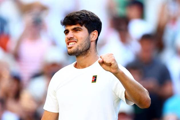 Carlos Alcaraz celebrates victory in his quarter final match Wimbledon Tennis Championships, Day 9, The All England Lawn Tennis and Croquet Club, London, UK - 08 Jul 2025London The All England Lawn Tennis and United Kingdom  Copyright: xJamesxMarsh Shutterstockx 15389336hd