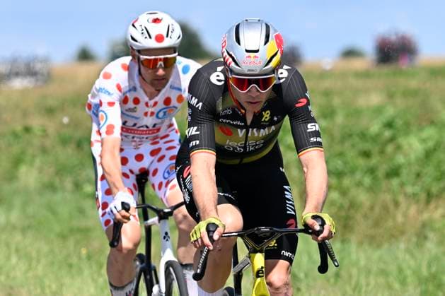 Tour de France 2025 Stage 4 ROUEN, FRANCE - JULY 08 : Van Aert Wout (BEL) of Team Visma - Lease a Bike and Wellens Tim (BEL) of UAE Team Emirates - XRG during stage 4 of the 112th edition of Tour de France an UCI World Tour 2.UWT cycling road race stage for Men Elite of 173 km with start in Amiens Metropole and finish in Rouen on July 8, 2025 in Rouen, France, 08 07 2025 ( Motordriver Kenny Verfaillie - Rouen France  Copyright: xJanxDexMeuleneirx