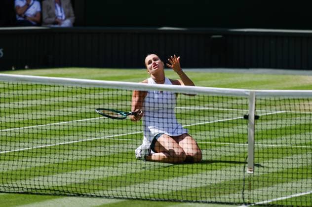 Wimbledon 2025 Day 9 Aryna Sabalenka v Laura Siegemund Wimbledon Championships 2025 Day 9, 08 07 25 Ladies’ Singles - Quarter Final Centre Court Aryna Sabalenka v Laura Siegemund Aryna Sabalenka shows her frustration  Copyright: xMarcxAspland ThexTimesx NINTCHDBPICT001008475657