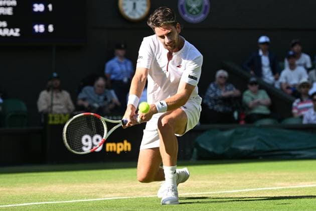 Wimbledon Tennis Championships - Day 9 LONDON, UNITED KINGDOM - JULY 08: Cameron Norrie of Great Britain plays in the Men’s singles quarter-finals match against Carlos Alcaraz of Spain (not seen) during day nine of The Championships Wimbledon 2025 at All England Lawn Tennis and Croquet Club on July 08, 2025 in London, England. Ray Tang Anadolu London United Kingdom. Editorial use only. Please get in touch for any other usage.  Copyright: x2025xAnadoluxRayxTangx