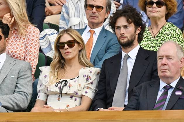 Wimbledon Tennis Championships - Day 9 LONDON, UNITED KINGDOM - JULY 08: Sienna Miller and Oli Green watch tennis from the Royal Box during the ninth day of the 2025 Wimbledon Championships at The All England Lawn Tennis and Croquet Club in Wimbledon on July 8, 2025, in London, England. Ray Tang Anadolu London United Kingdom. Editorial use only. Please get in touch for any other usage.  Copyright: x2025xAnadoluxRayxTangx