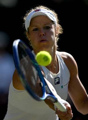 (250709) -- LONDON, July 9, 2025 -- Laura Siegemund hits a return during the women s singles quarterfinal match between Aryna Sabalenka of Belarus and Laura Siegemund of Germany at the Wimbledon Tennis Championships in London, Britain, July 8, 2025. ) (SP)BRITAIN-LONDON-TENNIS-WIMBLEDON-WOMEN S SINGLES LixYing 