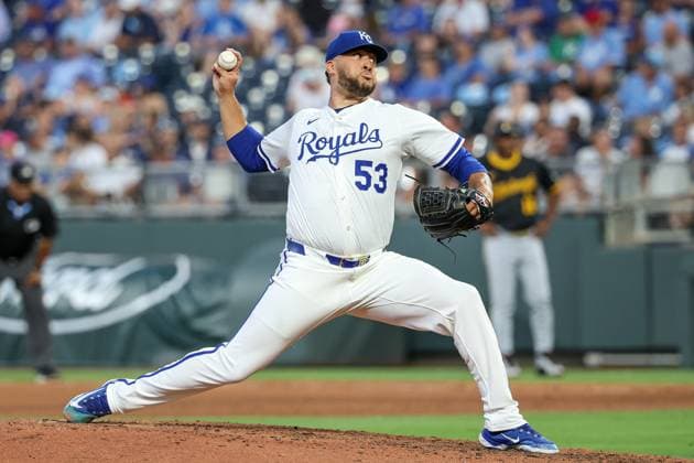 July 8, 2025: Kansas City Royals relief pitcher Carlos Estevez (53) pitches against the Pittsburgh Pirates during the ninth inning at Kauffman Stadium in Kansas City, MO. CSM Kansas City United States of America - ZUMAc04_ 20250708_zma_c04_073 Copyright: xDavidxSmithx
