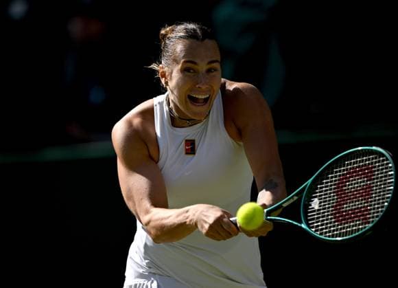 (250709) -- LONDON, July 9, 2025 -- Aryna Sabalenka hits a return during the women s singles quarterfinal match between Aryna Sabalenka of Belarus and Laura Siegemund of Germany at the Wimbledon Tennis Championships in London, Britain, July 8, 2025. ) (SP)BRITAIN-LONDON-TENNIS-WIMBLEDON-WOMEN S SINGLES LixYing 