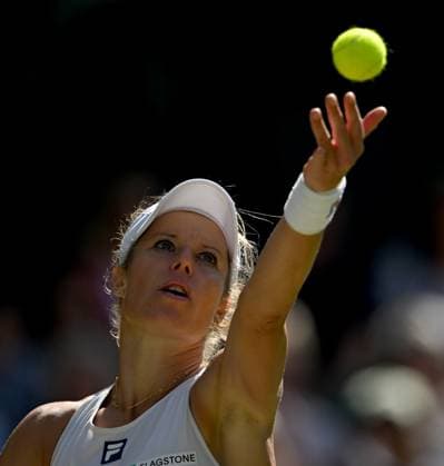 (250709) -- LONDON, July 9, 2025 -- Laura Siegemund serves during the women s singles quarterfinal match between Aryna Sabalenka of Belarus and Laura Siegemund of Germany at the Wimbledon Tennis Championships in London, Britain, July 8, 2025. ) (SP)BRITAIN-LONDON-TENNIS-WIMBLEDON-WOMEN S SINGLES LixYing 
