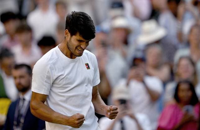 (250709) -- LONDON, July 9, 2025 -- Carlos Alcaraz celebrates after the men s singles quarterfinal match between Carlos Alcaraz of Spain and Cameron Norrie of Britain at the Wimbledon Tennis Championships in London, Britain, July 8, 2025. ) (SP)BRITAIN-LONDON-TENNIS-WIMBLEDON-MEN S SINGLES LixYing 