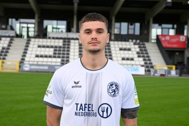 GER, Regionalliga West, SSVg Velbert Mannschaftsfoto und Potrait 8 07 2025,Velbert , IMS Arena, GER, Regionalliga West, SSVg Velbert Mannschaftsfoto und Potrait DFB Regionalliga West regulations prohibit any use of photographs as image sequences and or quasi video im Bild Aleksandar Gudalovic SSVg Velbert 10 NordphotoxGmbHx xFreund nph00018