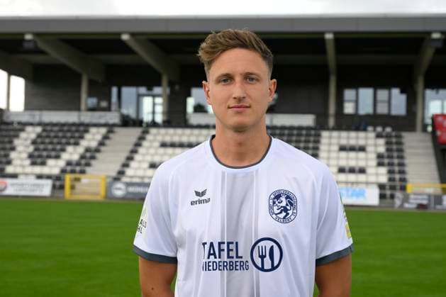 GER, Regionalliga West, SSVg Velbert Mannschaftsfoto und Potrait 8 07 2025,Velbert , IMS Arena, GER, Regionalliga West, SSVg Velbert Mannschaftsfoto und Potrait DFB Regionalliga West regulations prohibit any use of photographs as image sequences and or quasi video im Bild Robin Hilger SSVg Velbert 17 NordphotoxGmbHx xFreund nph00018