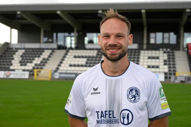 GER, Regionalliga West, SSVg Velbert Mannschaftsfoto und Potrait 8 07 2025,Velbert , IMS Arena, GER, Regionalliga West, SSVg Velbert Mannschaftsfoto und Potrait DFB Regionalliga West regulations prohibit any use of photographs as image sequences and or quasi video im Bild Felix Herzenbruch SSVg Velbert 3 NordphotoxGmbHx xFreund nph00018