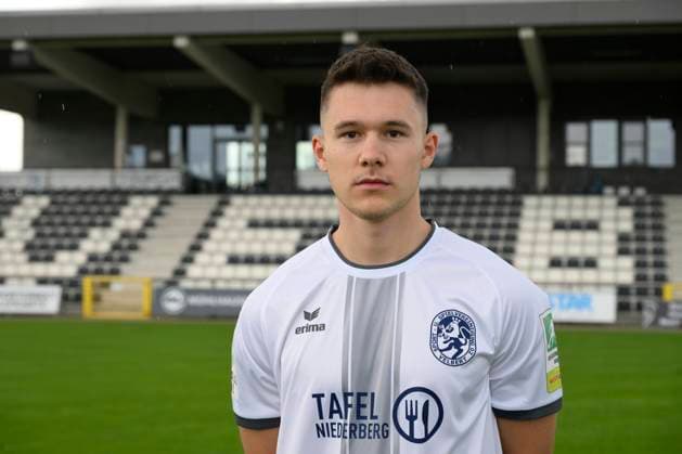 GER, Regionalliga West, SSVg Velbert Mannschaftsfoto und Potrait 8 07 2025,Velbert , IMS Arena, GER, Regionalliga West, SSVg Velbert Mannschaftsfoto und Potrait DFB Regionalliga West regulations prohibit any use of photographs as image sequences and or quasi video im Bild Benjamin Hemcke SSVg Velbert 34 NordphotoxGmbHx xFreund nph00018