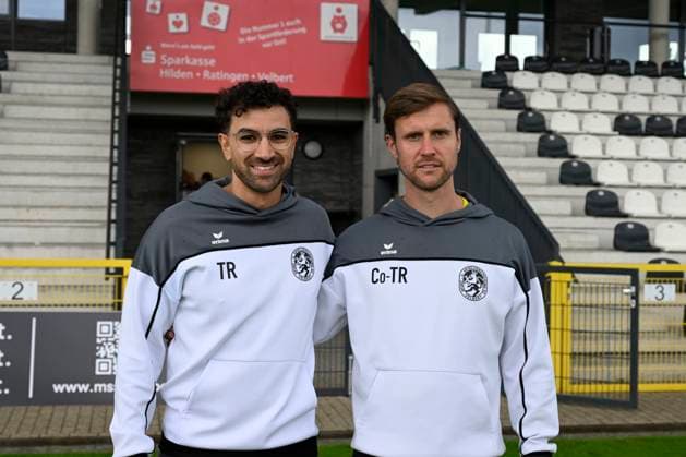 GER, Regionalliga West, SSVg Velbert Mannschaftsfoto und Potrait 8 07 2025,Velbert , IMS Arena, GER, Regionalliga West, SSVg Velbert Mannschaftsfoto und Potrait DFB Regionalliga West regulations prohibit any use of photographs as image sequences and or quasi video im Bild Trainer Ismail Jaouri SSVg Velbert und Co Trainer Niklas Bonnekessel SSVg Velbert NordphotoxGmbHx xFreund nph00018