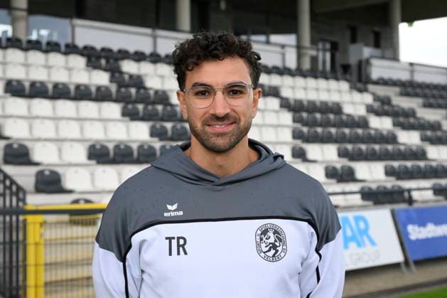 GER, Regionalliga West, SSVg Velbert Mannschaftsfoto und Potrait 8 07 2025,Velbert , IMS Arena, GER, Regionalliga West, SSVg Velbert Mannschaftsfoto und Potrait DFB Regionalliga West regulations prohibit any use of photographs as image sequences and or quasi video im Bild Trainer Ismail Jaouri SSVg Velbert NordphotoxGmbHx xFreund nph00018