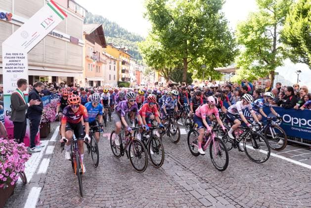 Starting the 4th stage of the Giro dÕItalia Women, from Castello Tesino to Pianezze, Italy Wednesday, July 9, 2025. - cycling .  Copyright: xMarcoxAlpozzix LaPressex