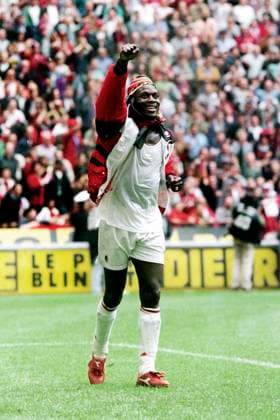 960428 Fotboll, Serie A, Milan - Fiorentina, 3-1: George Weah, Milan jublar efter segern. *** 960428 Football, Serie A, Milan Fiorentina, 3-1 George Weah, Milan celebrates after victory  Copyright: BILDBYRAN BB960428BB061