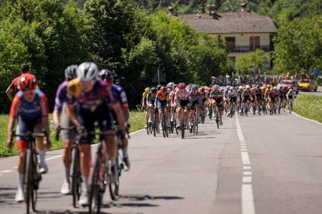 Group of cyclists behind the breakaway during the 4th stage of the Giro d™Italia Women, from Castello Tesino to Pianezze, Italy Wednesday, July 9, 2025. - cycling .  Copyright: xMarcoxAlpozzi LaPressex
