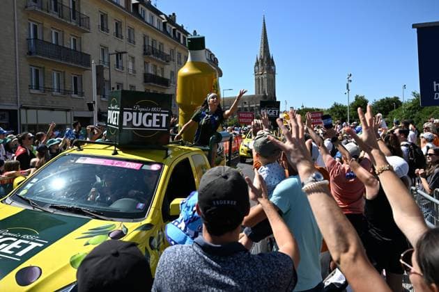 TOUR DE FRANCE 2025 PHOTOPQR OUEST FRANCE Thomas Brégardis Ouest-France ; Caen ; 09 07 2025 ; 9 Juillet 2025 Tour de France 2025. Etape 5, contre-la-montre entre Caen et Caen. Passage de la caravane publicitaire à Caen rue de la Libération. Photo: Thomas Bregardis Ouest-France- French cycling race Tour de France 2024 takes place in july 2025 Caen Calvados France  Copyright: xPHOTOPQR OUESTxFRANCE MAXPPPxThomasxBrégardisx xOuest-Francex 20250709OFR8996 20250709OFR8996