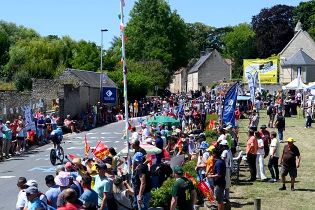 Tour de France 2025 Stage 5 CAEN, FRANCE - JULY 09 : illustration picture supporters during stage 5 of the 112th edition of Tour de France an UCI World Tour 2.UWT Individual Time Trial stage for Men Elite of 33 km with start in Caen and finish in Caen on July 9, 2025 in Caen, France, 09 07 2025 ( Motordriver Kenny Verfaillie - Caen France  Copyright: xVincentxKalutx