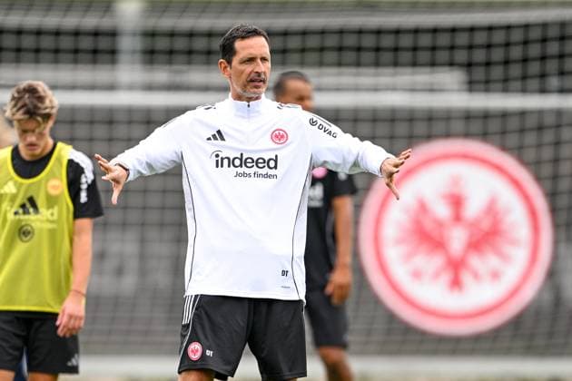 Dino Toppmöller (Eintracht Frankfurt, Trainer) gestikuliert, GER, Eintracht Frankfurt, Trainingsauftakt, Fussball, Bundesliga, Saison 2025 2026, 09.07.2025. GER, Eintracht Frankfurt, Trainingsauftakt, Fussball, Bundesliga, Saison 2025 2026, 09.07.2025. Frankfurt am Main *** Dino Toppmöller Eintracht Frankfurt, coach gestures, GER, Eintracht Frankfurt, training kick-off, football, Bundesliga, season 2025 2026, 09 07 2025 GER, Eintracht Frankfurt, training kick-off, football, Bundesliga, season 2025 2026, 09 07 2025 Frankfurt am Main Copyright: xEibner-Pressefoto FlorianxWiegandx EP_FWD