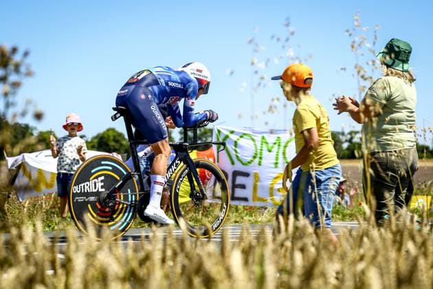 French Valentin Paret-Peintre of Soudal Quick-Step pictured in action during stage five of the 2025 Tour de France cycling, a 33km time trial in Caen, France on Wednesday 09 July 2025. The 112th edition of the Tour de France starts on Saturday 5 July in Lille, France, and will finish in Paris, France on the 27th of July. DAVIDxPINTENS  x128759043x
