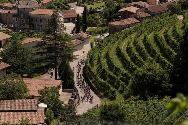 The pack riders during the 4th stage of the Giro d™Italia Women, from Castello Tesino to Pianezze, Italy Wednesday, July 9, 2025. - cycling .  Copyright: xMarcoxAlpozzi LaPressex