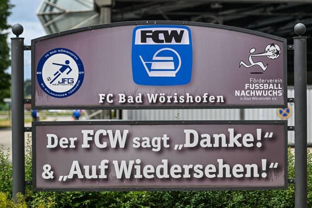 GER, 2 BL, 1 FC Magdeburg, training camp in Bad Wörishofen 09 07 2025, Stadion Am Unteren Hart, Bad Wörishofen, GER, 2 BL, 1 FC Magdeburg, training camp in Bad Wörishofen, in the picture sign at the exit The FCW says thank you goodbye nordphotoxGmbHx xHafner nph00200
