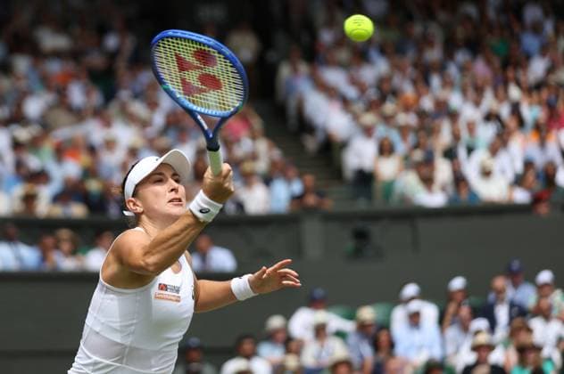 Switzerland s Belinda Bencic plays a forehand in her Quarter-Final match against Mirra Andreeva on day ten of the 2025 Wimbledon Championships in London on Wednesday, July 09, 2025.  LON2025070936 HUGOxPHILPOTT