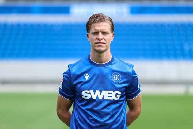 Dzenis Burnic Karlsruher SC, 07 , GER, Karlsruher SC KSC, Karlsruhe , Football, 2 Bundesliga, Portaettermin, Spielzeit 2025 2026, 09 07 2025, DFL REGULATIONS PROHIBIT ANY USE OF PHOTOGRAPHS AS IMAGE SEQUENCES AND OR QUASI VIDEO, GER, Karlsruher SC KSC, Karlsruhe , Football, 2 Bundesliga, Portraettermin, Spielzeit 2025 2026, 09 07 2025 Karlsruhe Copyright: xEibner-Pressefoto JanxPrihodax EP_JPA