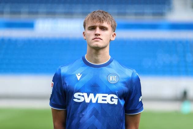 Paul Scholl Karlsruher SC, 15 , GER, Karlsruher SC KSC, Karlsruhe , Football, 2 Bundesliga, Portaettermin, Spielzeit 2025 2026, 09 07 2025, DFL REGULATIONS PROHIBIT ANY USE OF PHOTOGRAPHS AS IMAGE SEQUENCES AND OR QUASI VIDEO, GER, Karlsruher SC KSC, Karlsruhe , Football, 2 Bundesliga, Portraettermin, Spielzeit 2025 2026, 09 07 2025 Karlsruhe Copyright: xEibner-Pressefoto JanxPrihodax EP_JPA