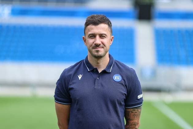 Sirus Motekallemi Karlsruher SC, Co Trainer , GER, Karlsruher SC KSC, Karlsruhe , Football, 2 Bundesliga, Portaettermin, Spielzeit 2025 2026, 09 07 2025, DFL REGULATIONS PROHIBIT ANY USE OF PHOTOGRAPHS AS IMAGE SEQUENCES AND OR QUASI VIDEO, GER, Karlsruher SC KSC, Karlsruhe , Football, 2 Bundesliga, Portraettermin, Spielzeit 2025 2026, 09 07 2025 Karlsruhe Copyright: xEibner-Pressefoto JanxPrihodax EP_JPA