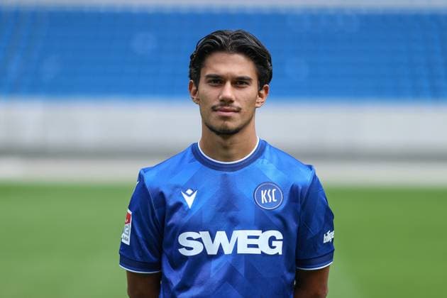 Eren Oeztuerk Karlsruher SC, 17 , GER, Karlsruher SC KSC, Karlsruhe , Football, 2 Bundesliga, Portaettermin, Spielzeit 2025 2026, 09 07 2025, DFL REGULATIONS PROHIBIT ANY USE OF PHOTOGRAPHS AS IMAGE SEQUENCES AND OR QUASI VIDEO, GER, Karlsruher SC KSC, Karlsruhe , Football, 2 Bundesliga, Portraettermin, Spielzeit 2025 2026, 09 07 2025 Karlsruhe Copyright: xEibner-Pressefoto JanxPrihodax EP_JPA