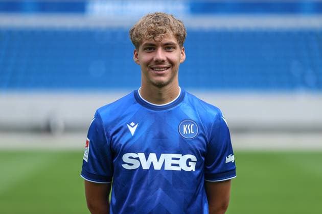 Meiko Waeschenbach Karlsruher SC, 21 , GER, Karlsruher SC KSC, Karlsruhe , Football, 2 Bundesliga, Portaettermin, Spielzeit 2025 2026, 09 07 2025, DFL REGULATIONS PROHIBIT ANY USE OF PHOTOGRAPHS AS IMAGE SEQUENCES AND OR QUASI VIDEO, GER, Karlsruher SC KSC, Karlsruhe , Football, 2 Bundesliga, Portraettermin, Spielzeit 2025 2026, 09 07 2025 Karlsruhe Copyright: xEibner-Pressefoto JanxPrihodax EP_JPA