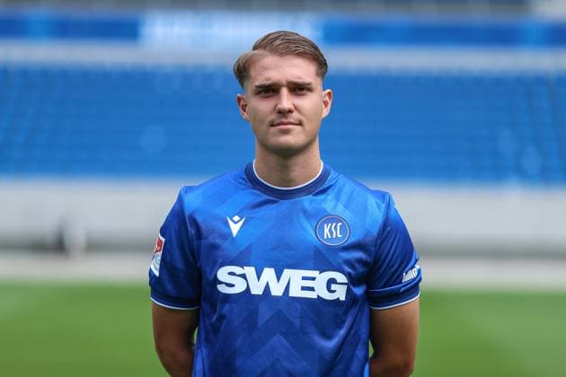 Ali Eren Ersungur Karlsruher SC, 27 , GER, Karlsruher SC KSC, Karlsruhe , Football, 2 Bundesliga, Portaettermin, Spielzeit 2025 2026, 09 07 2025, DFL REGULATIONS PROHIBIT ANY USE OF PHOTOGRAPHS AS IMAGE SEQUENCES AND OR QUASI VIDEO, GER, Karlsruher SC KSC, Karlsruhe , Football, 2 Bundesliga, Portraettermin, Spielzeit 2025 2026, 09 07 2025 Karlsruhe Copyright: xEibner-Pressefoto JanxPrihodax EP_JPA