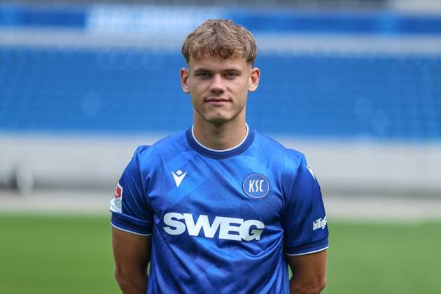 Niclas Duehring Karlsruher SC, 29 , GER, Karlsruher SC KSC, Karlsruhe , Football, 2 Bundesliga, Portaettermin, Spielzeit 2025 2026, 09 07 2025, DFL REGULATIONS PROHIBIT ANY USE OF PHOTOGRAPHS AS IMAGE SEQUENCES AND OR QUASI VIDEO, GER, Karlsruher SC KSC, Karlsruhe , Football, 2 Bundesliga, Portraettermin, Spielzeit 2025 2026, 09 07 2025 Karlsruhe Copyright: xEibner-Pressefoto JanxPrihodax EP_JPA