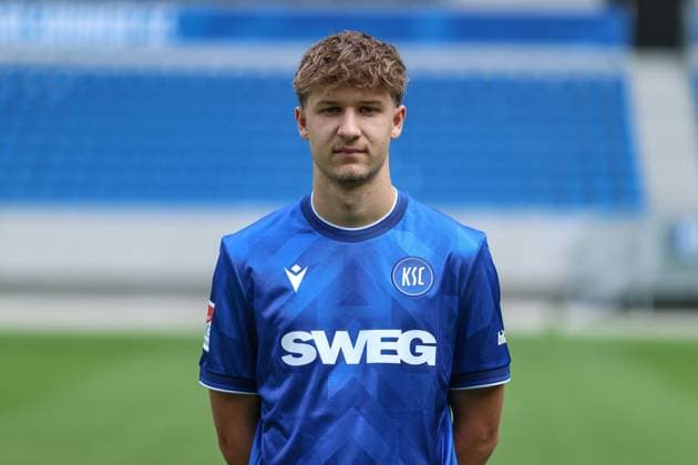 Mateo Kritzer Karlsruher SC, , GER, Karlsruher SC KSC, Karlsruhe , Football, 2 Bundesliga, Portaettermin, Spielzeit 2025 2026, 09 07 2025, DFL REGULATIONS PROHIBIT ANY USE OF PHOTOGRAPHS AS IMAGE SEQUENCES AND OR QUASI VIDEO, GER, Karlsruher SC KSC, Karlsruhe , Football, 2 Bundesliga, Portraettermin, Spielzeit 2025 2026, 09 07 2025 Karlsruhe Copyright: xEibner-Pressefoto JanxPrihodax EP_JPA
